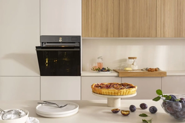 Piekarnik parowy Gorenje BFS6148B z gotowaniem na parze i AirFry
